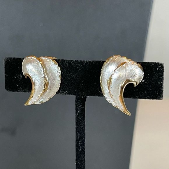 Vintage Coro Feather brooch & clip on earrings Demi parure gold and silver tone - Picture 12 of 15